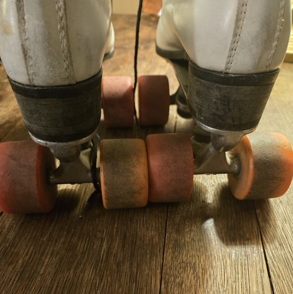 Vintage 70s white womens roller skates size 6 - Picture 3 of 13